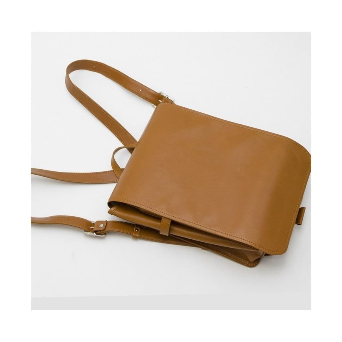 The Sufuria in Camel Tan — top-down silhouette with straps folded away.